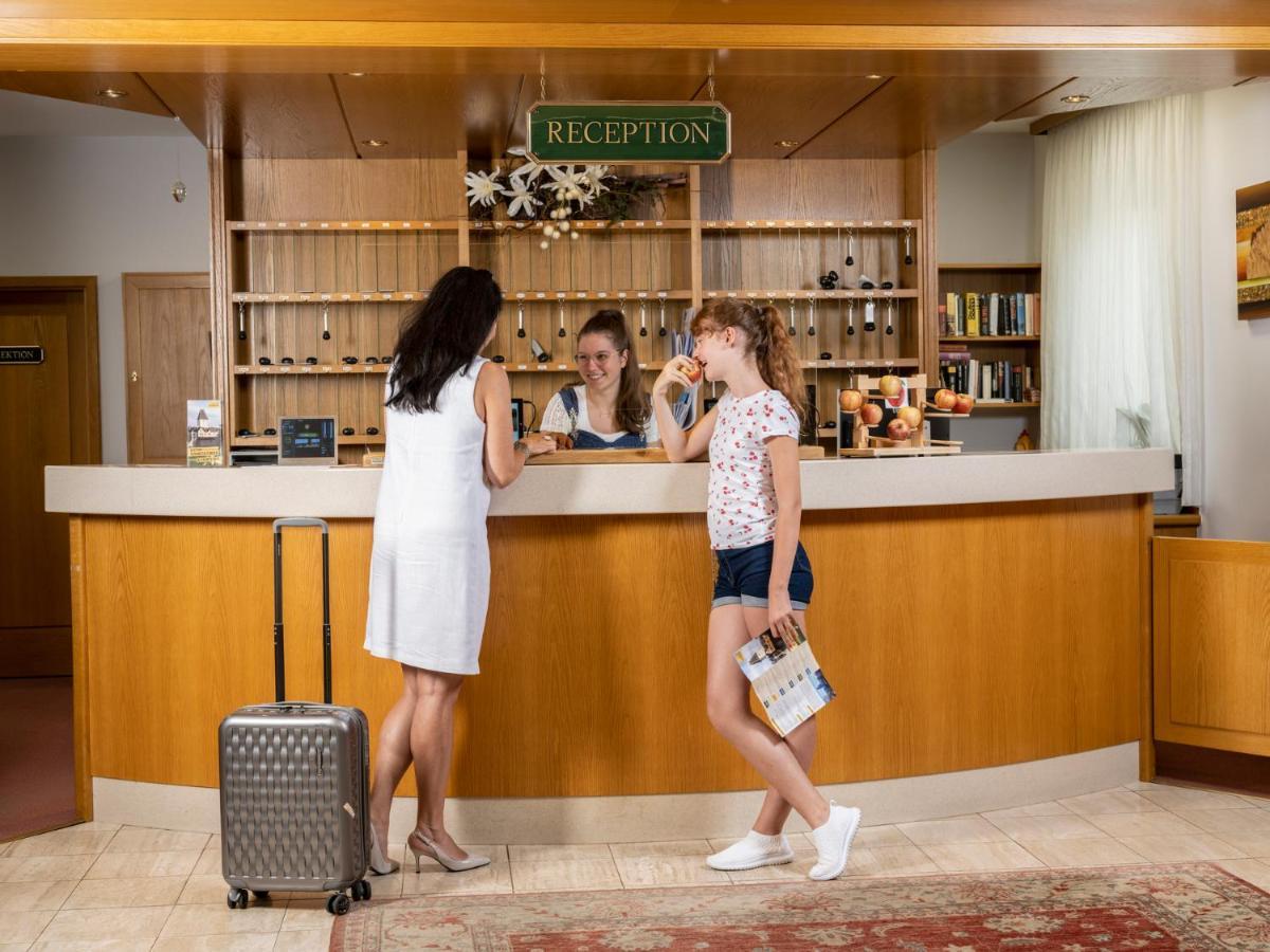 Hotel Ottenstein - Das Wohlfuehlhotel Rastenfeld ภายนอก รูปภาพ
